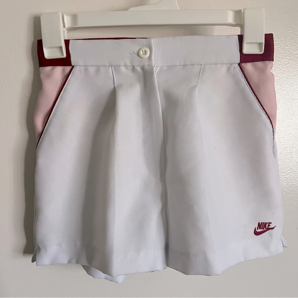 Vintage Nike Women's White and Pink Shorts